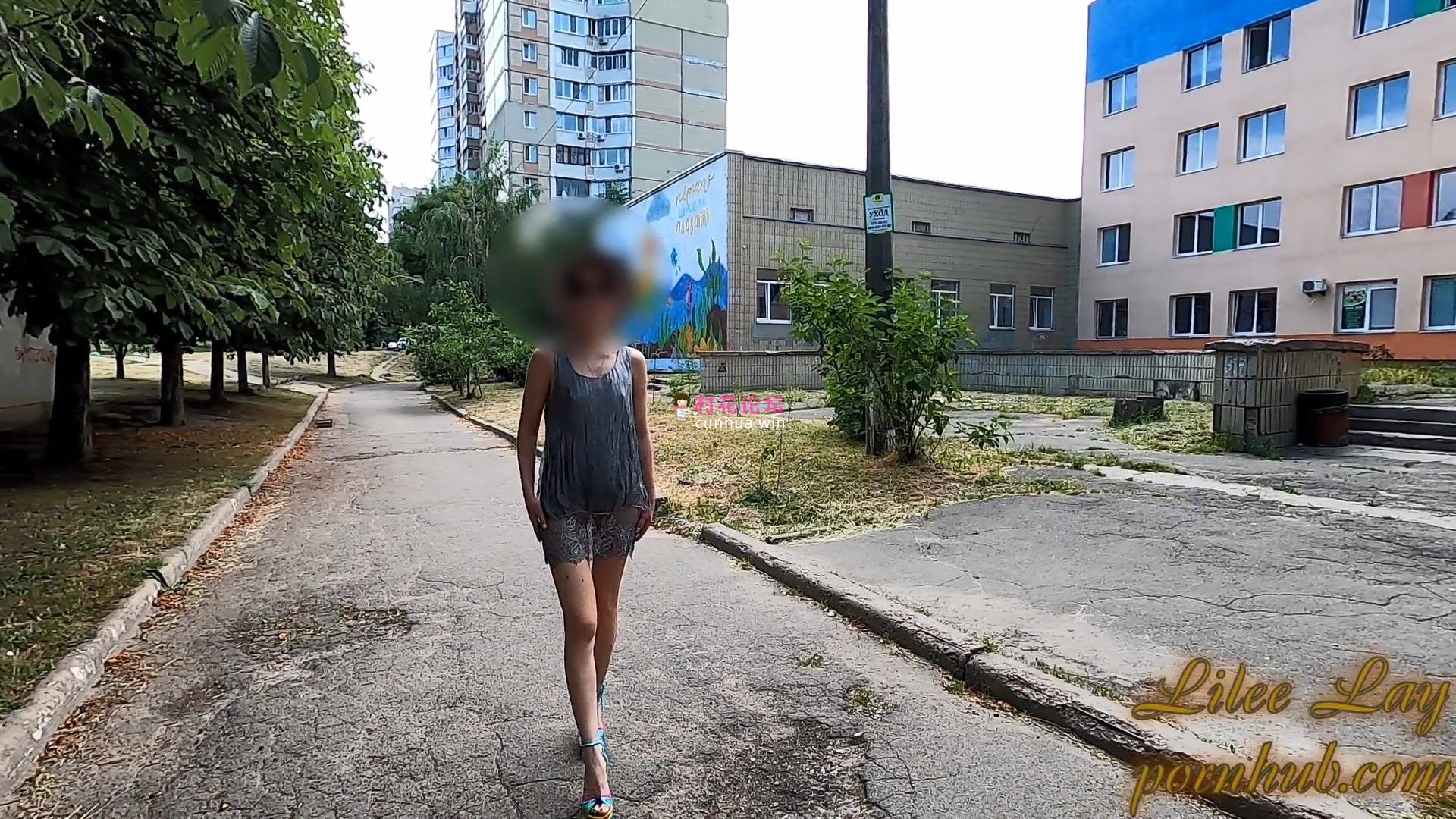 Slut walks in a mini dress with a fully transparent skirt.mp4_20220408_182254.140.jpg